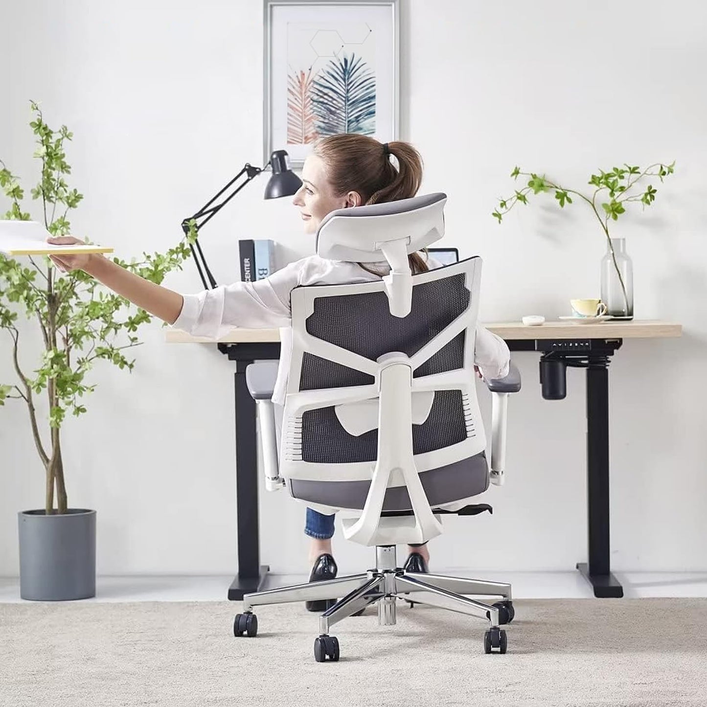 HOLLUDLE Silla de Oficina Ergonómica con Respaldo Adaptativo, Mesa y Silla de Escritorio de Alto Respaldo con Reposabrazos 4D, Profundidad de Asiento Ajustable, Soporte Lumbar y Reposacabezas 2D